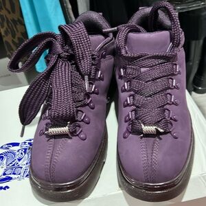 Burbery Trek Boot, size EUR38.5, UK 5.5, color Aubergine, brand new